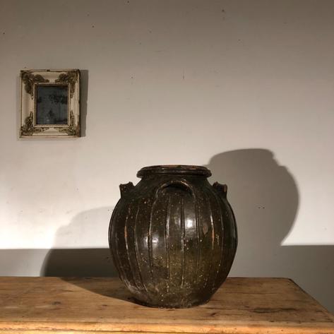 19 th French pot