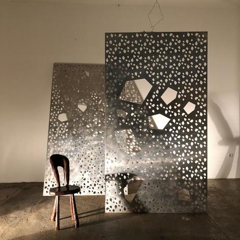 Large metal divider 