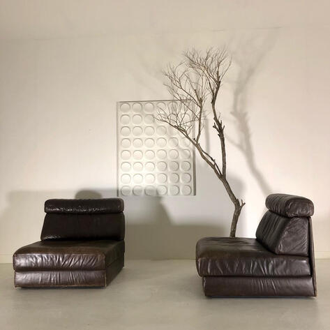 Pair of lounge leather chairs 